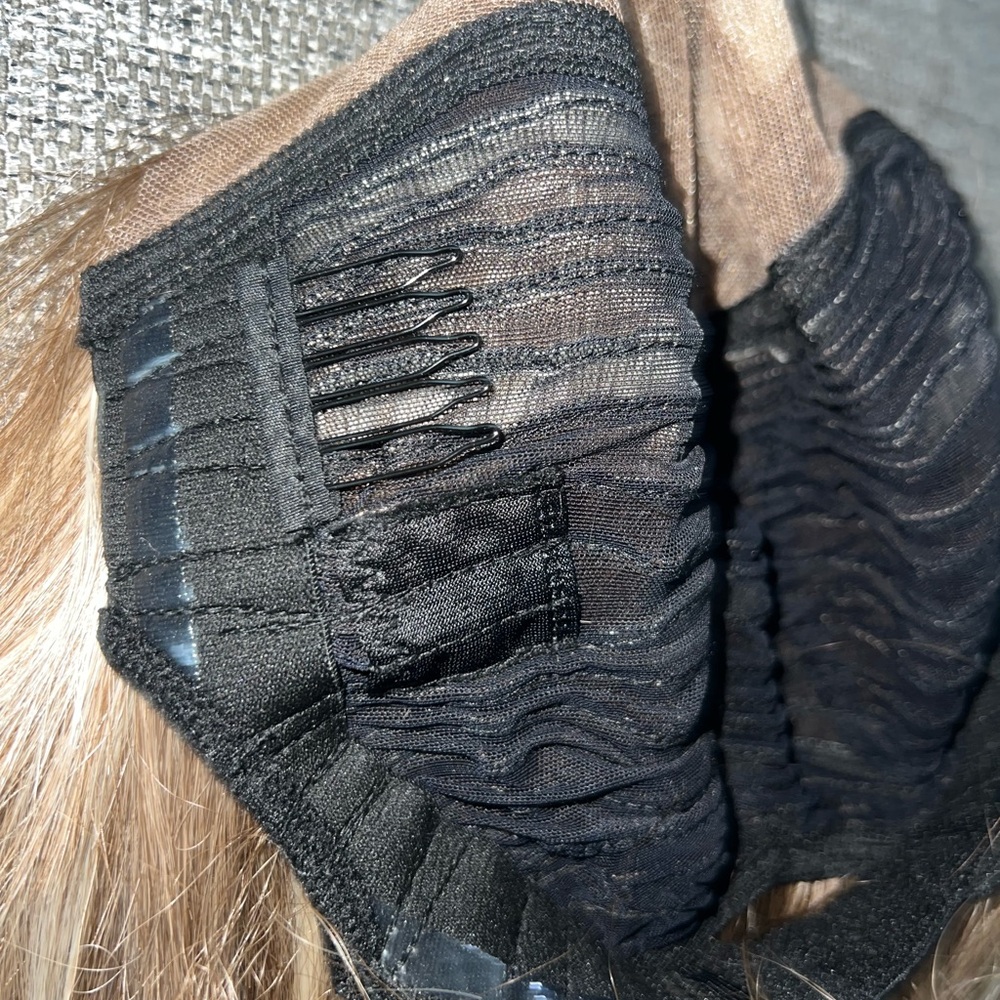21 Inches long Brown/Blonde Highlights Wig - Picture 13 of 16